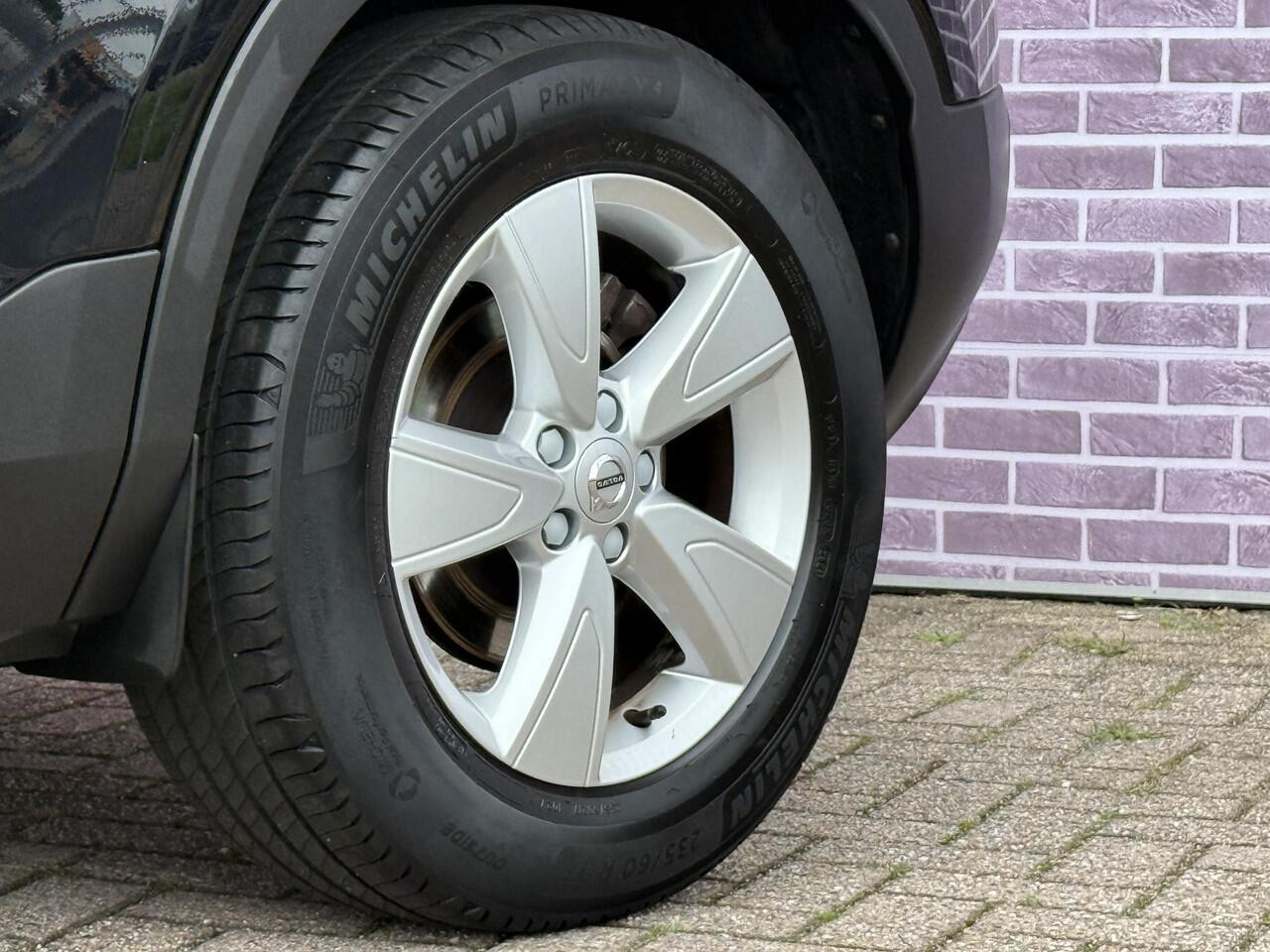 Volvo XC40 1.5 T2 Momentum Core | Camera | Parkeersensoren voor + Achter | Navigatie | On Call | Carplay | Regensensor |