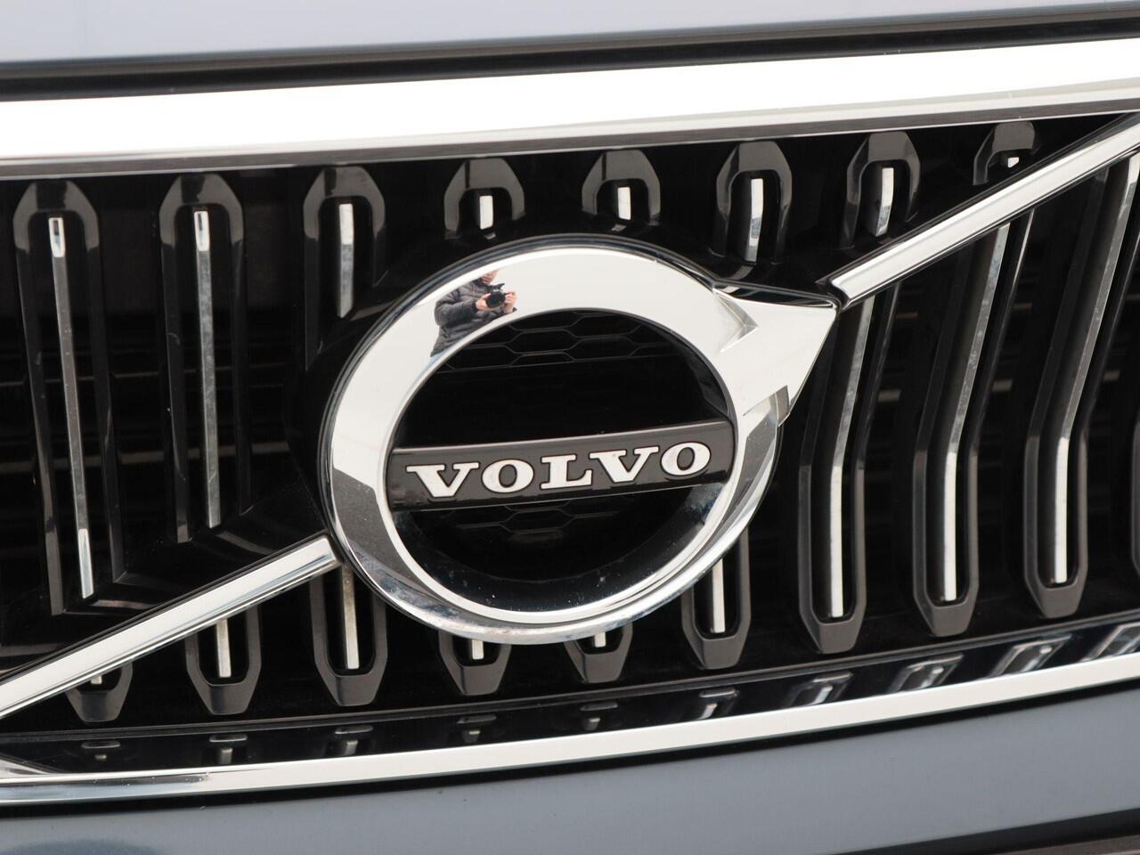 Volvo XC40 1.5 T5 Recharge Inscription 263 Pk | Harman/Kardon | Trekhaak Elektrisch | Stoel- & Stuurverwarming | Virtual Cockpit | Camera | LED | 19 Inch