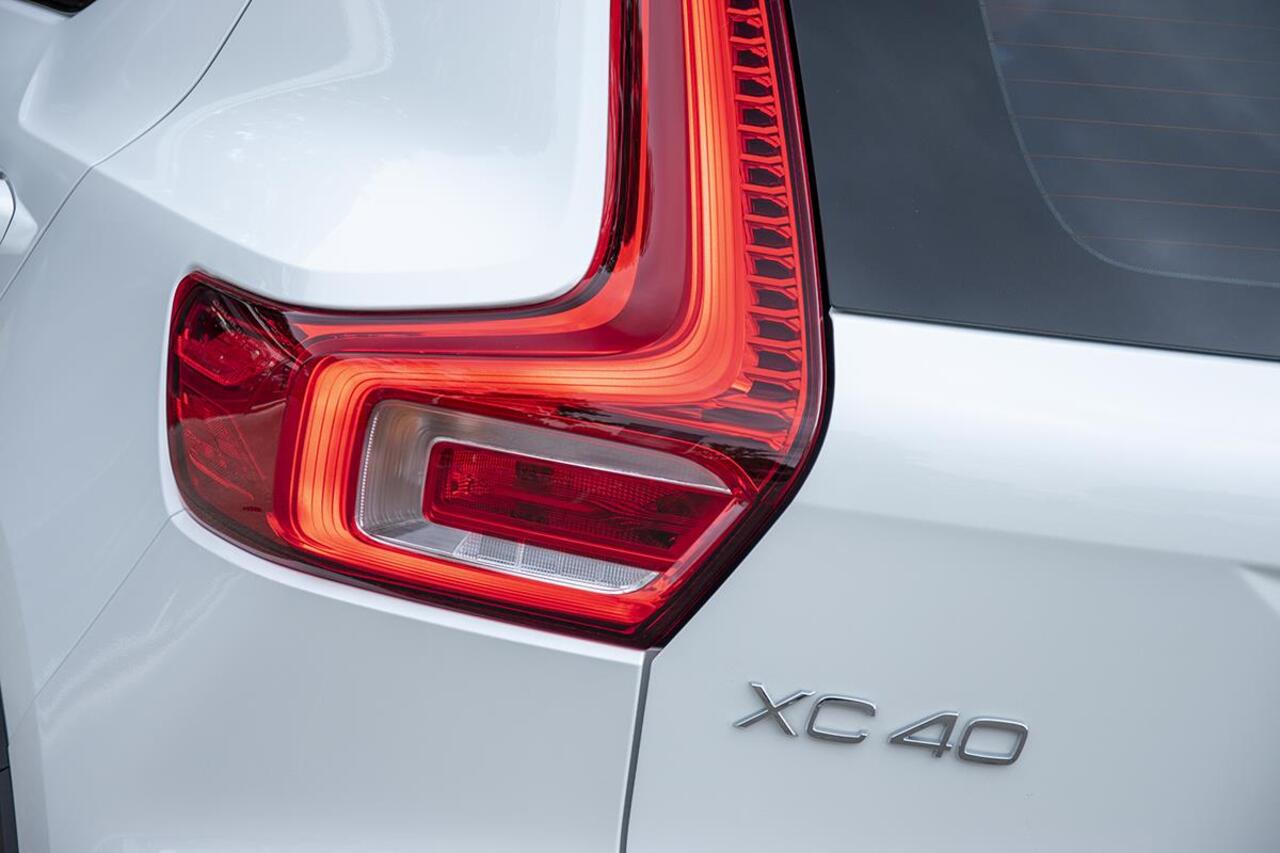 Volvo XC40 1.5 T5 RECHARGE R-DESIGN / TREKHAAK / LAGE KMST