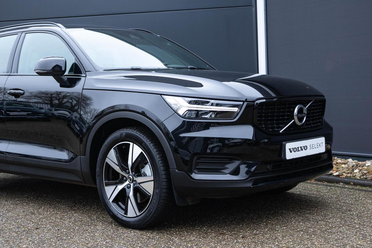 Volvo XC40 T4 Recharge R-Design | Fullmap Navigatie | All Season Banden | Elektrisch verstelbare voorstoelen | Parkeercamera | Adaptieve Cruise control | Verwarmbare voorstoelen en Stuurwiel |