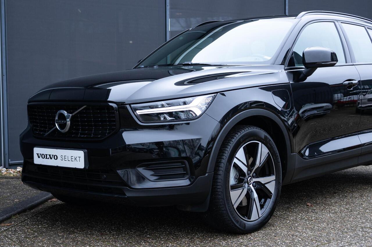 Volvo XC40 T4 Recharge R-Design | Fullmap Navigatie | All Season Banden | Elektrisch verstelbare voorstoelen | Parkeercamera | Adaptieve Cruise control | Verwarmbare voorstoelen en Stuurwiel |