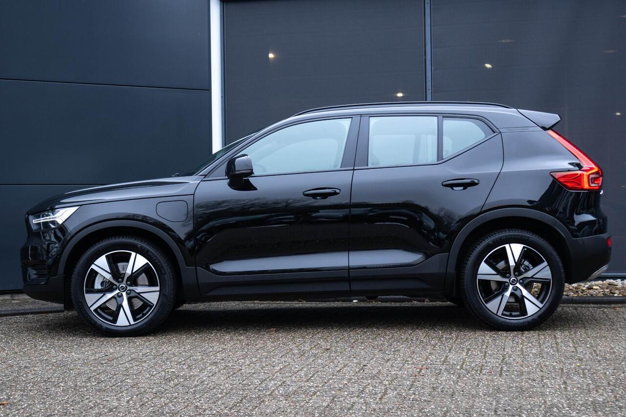 Volvo XC40 T4 Recharge R-Design | Fullmap Navigatie | All Season Banden | Elektrisch verstelbare voorstoelen | Parkeercamera | Adaptieve Cruise control | Verwarmbare voorstoelen en Stuurwiel |