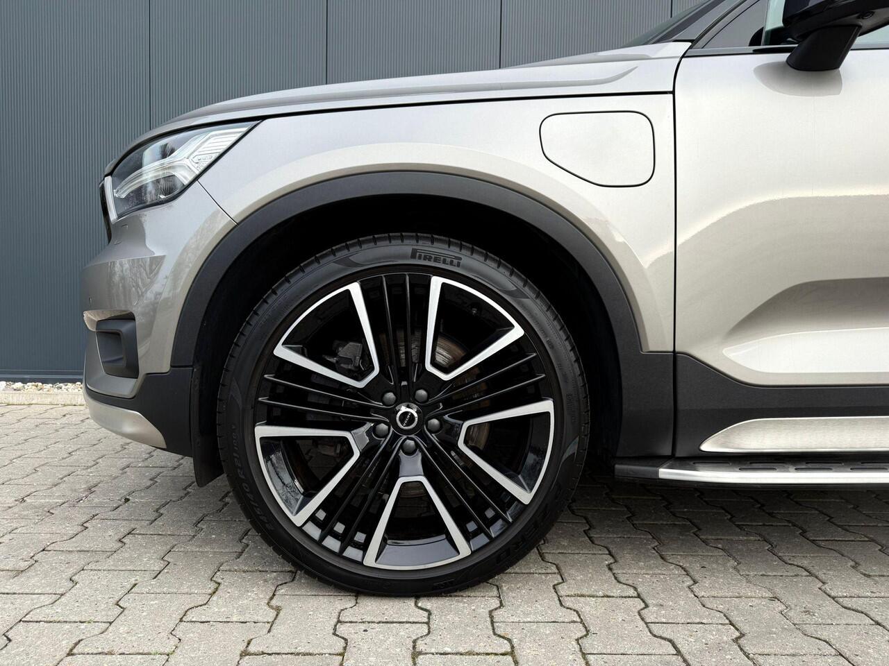 Volvo XC40 1.5 T4 R-Design pano / 21 inch / Memory