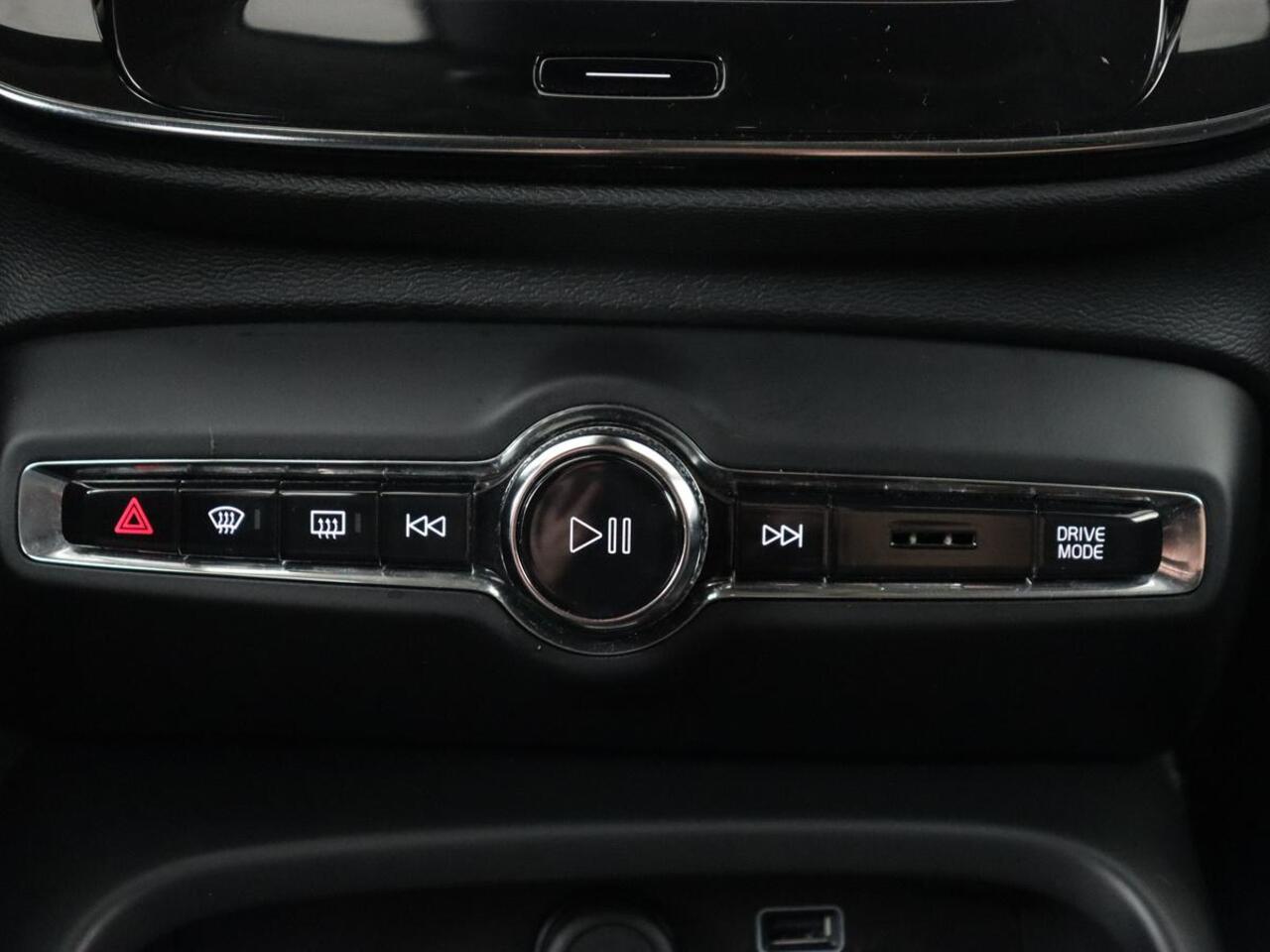 Volvo XC40 1.5 T4 Recharge R Design Expression | Trekhaak | Leder | Stoel & stuurverwarming | Camera | Carplay | Adaptive cruise | Full LED | Navigatie | PHEV | Plug In