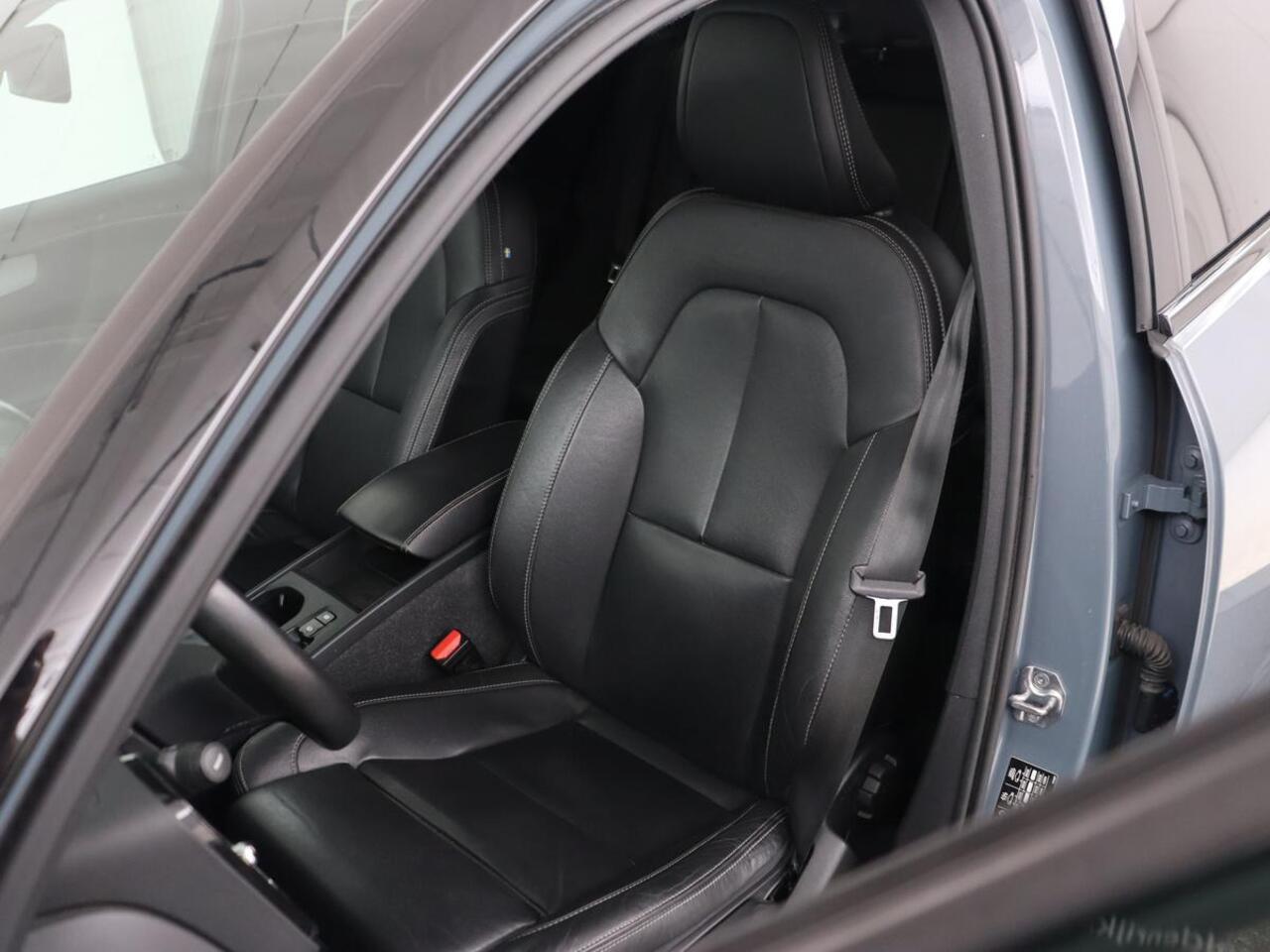 Volvo XC40 1.5 T4 Recharge R Design Expression | Trekhaak | Leder | Stoel & stuurverwarming | Camera | Carplay | Adaptive cruise | Full LED | Navigatie | PHEV | Plug In