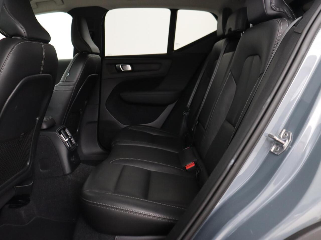 Volvo XC40 1.5 T4 Recharge R Design Expression | Trekhaak | Leder | Stoel & stuurverwarming | Camera | Carplay | Adaptive cruise | Full LED | Navigatie | PHEV | Plug In