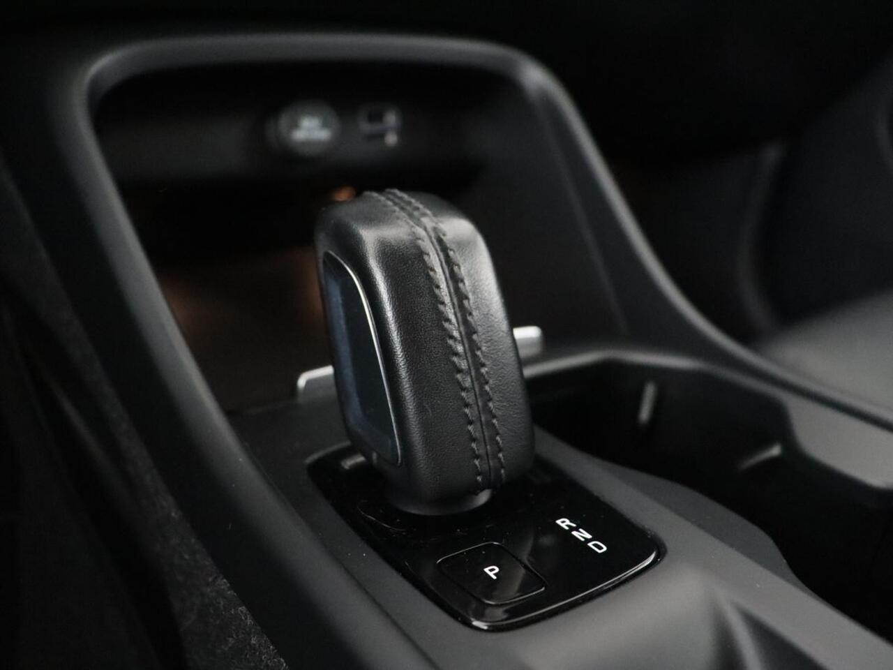 Volvo XC40 1.5 T4 Recharge R Design Expression | Trekhaak | Leder | Stoel & stuurverwarming | Camera | Carplay | Adaptive cruise | Full LED | Navigatie | PHEV | Plug In