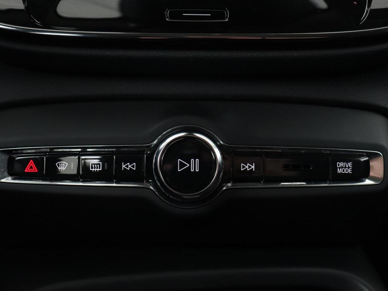 Volvo XC40 1.5 T2 Business Pro | Trekhaak | Camera | Carplay | Adaptive cruise | Keyless | Full LED | Navigatie | Parkeerhulp | Digital Cockpit | Climate control | Bluetooth