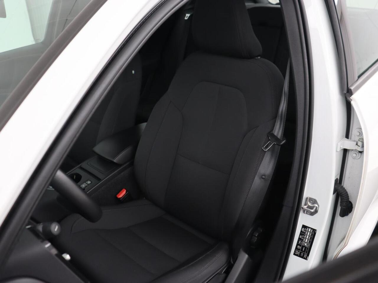 Volvo XC40 1.5 T2 Business Pro | Trekhaak | Camera | Carplay | Adaptive cruise | Keyless | Full LED | Navigatie | Parkeerhulp | Digital Cockpit | Climate control | Bluetooth