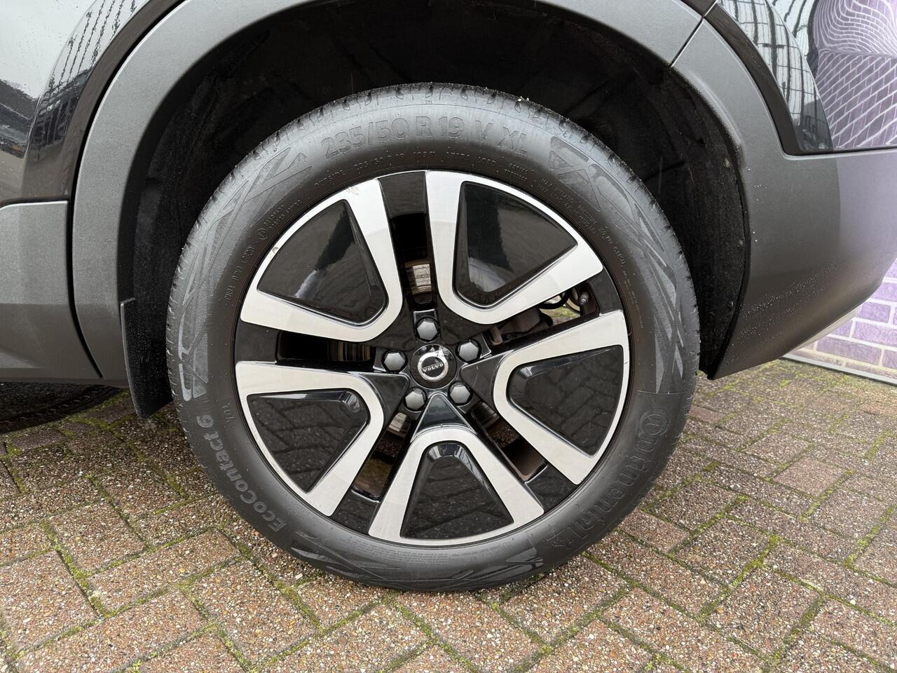 Volvo XC40 1.5 T2 Inscription | Keyless entry/start | 19"lm velgen | Stoel/stuur verwarming | Adaptieve cruise control | Pilot assist | BLIS dodehoekdetectie | Elektrisch bedienbare achterklep | Volvo on Call |