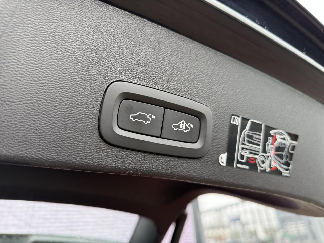 Volvo XC40 1.5 T2 Inscription | Keyless entry/start | 19"lm velgen | Stoel/stuur verwarming | Adaptieve cruise control | Pilot assist | BLIS dodehoekdetectie | Elektrisch bedienbare achterklep | Volvo on Call |