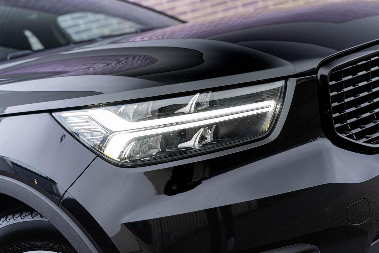 Volvo XC40 1.5 T2 R-Design | Navigatie | Adaptieve Cruise Control | Trekhaak | Dodehoedetectie | LED | Climate Control | Keyless | Park Assist | Zitverlenging