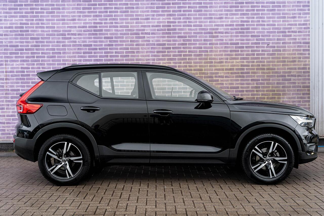 Volvo XC40 1.5 T2 R-Design | Navigatie | Adaptieve Cruise Control | Trekhaak | Dodehoedetectie | LED | Climate Control | Keyless | Park Assist | Zitverlenging