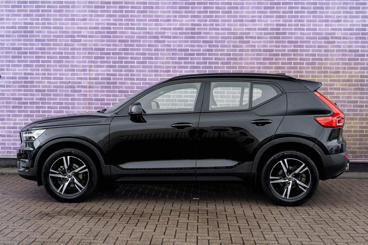 Volvo XC40 1.5 T2 R-Design | Navigatie | Adaptieve Cruise Control | Trekhaak | Dodehoedetectie | LED | Climate Control | Keyless | Park Assist | Zitverlenging