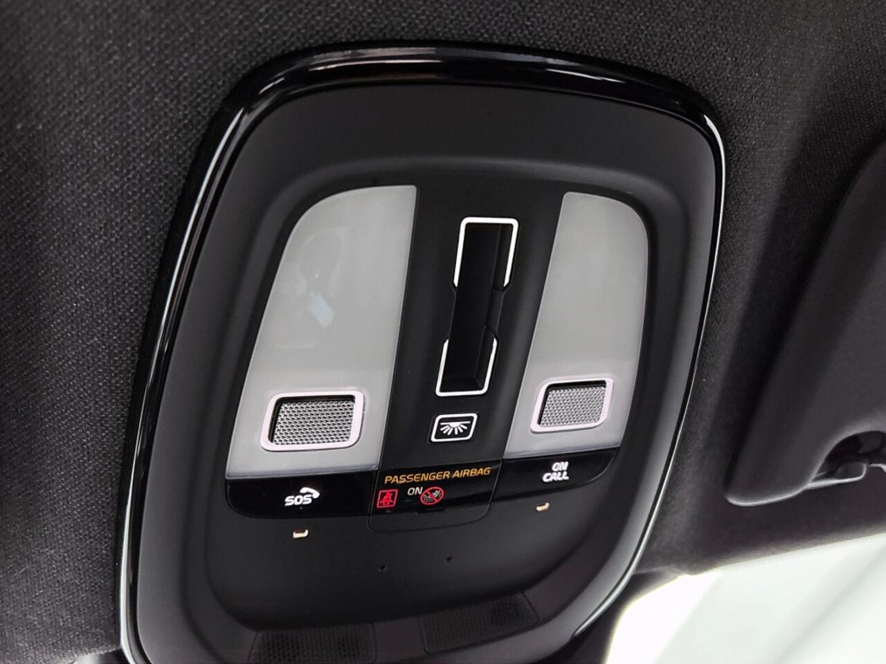 Volvo XC40 P8 R-Design Recharge AWD