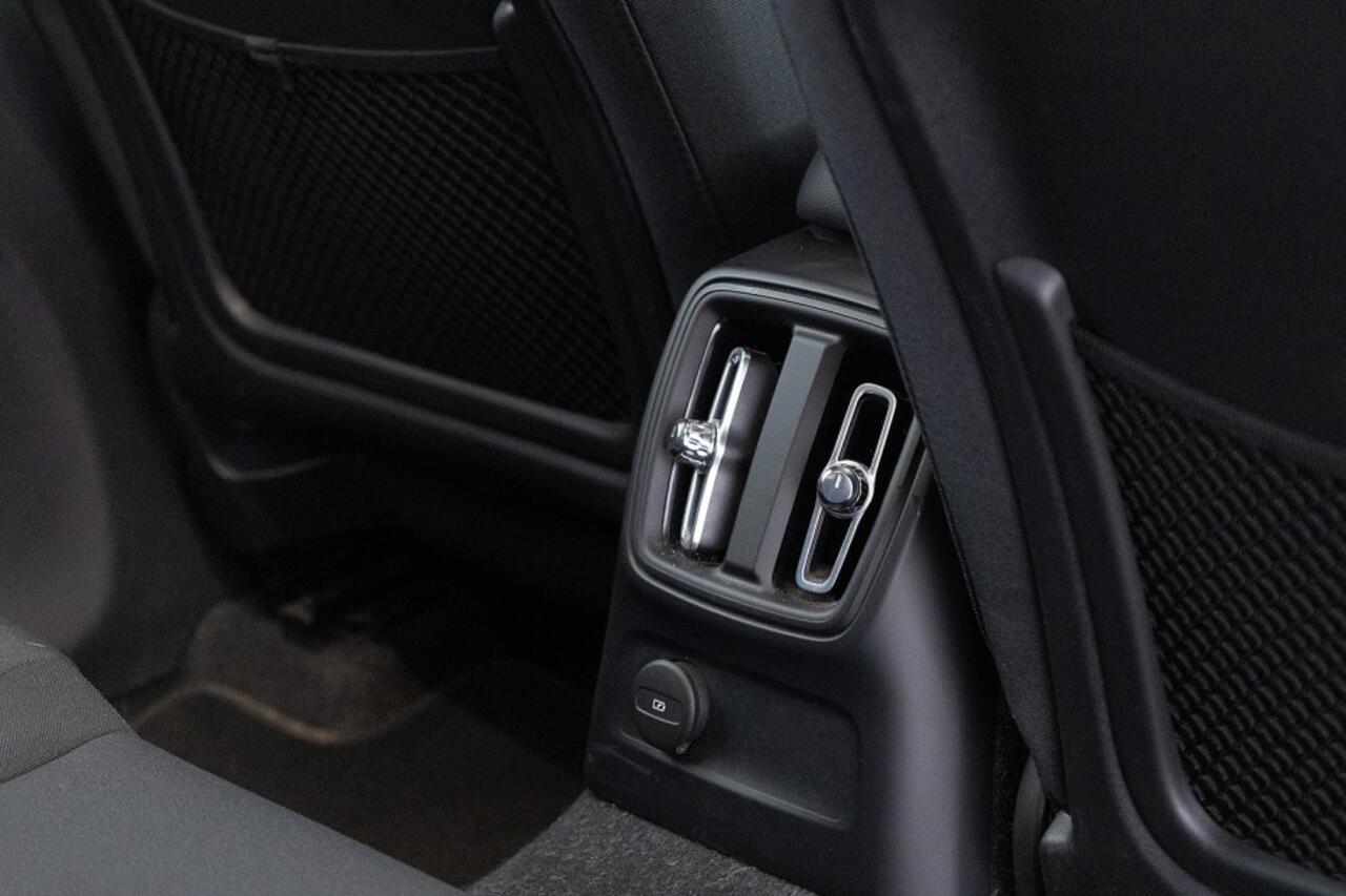 Volvo XC40 1.5 T4 Recharge Inscription | Full LED | NAVI | ECC | PDC