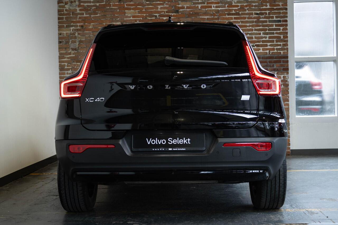 Volvo XC40 T4 Recharge R-Design | Adaptive Cruise Control | Semi-Electrische wegklapbare trekhaak | Harman Kardon Premium Audio | Panoramadak | Stoelverwarming | 360° Parkeercamera | Parkeersensoren voor + achter | Volvo on Call