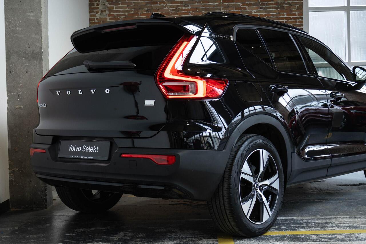 Volvo XC40 T4 Recharge R-Design | Adaptive Cruise Control | Semi-Electrische wegklapbare trekhaak | Harman Kardon Premium Audio | Panoramadak | Stoelverwarming | 360° Parkeercamera | Parkeersensoren voor + achter | Volvo on Call