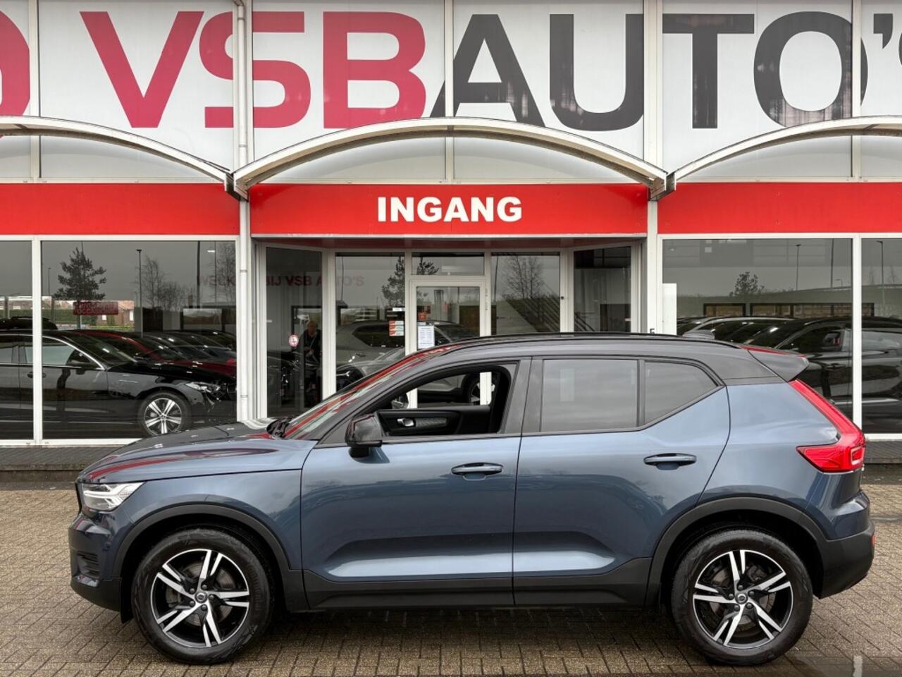 Volvo XC40 2.0 B4 MHEV R-DESIGN 197PK AUT. NAVI CAMERA CARPLAY WINTER-PAKKET EL.STOELEN