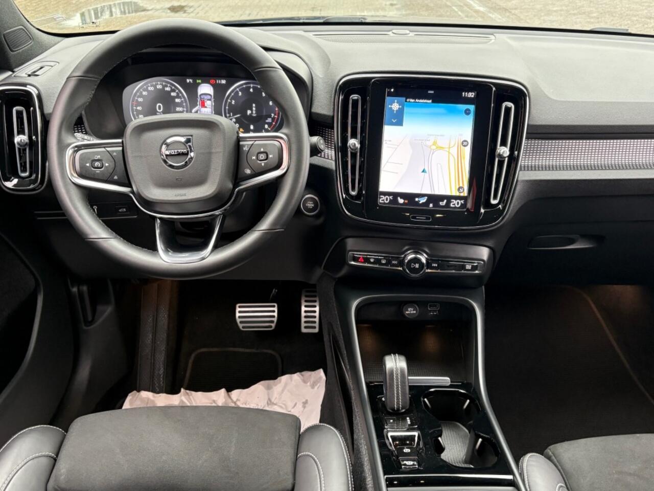 Volvo XC40 2.0 B4 MHEV R-DESIGN 197PK AUT. NAVI CAMERA CARPLAY WINTER-PAKKET EL.STOELEN