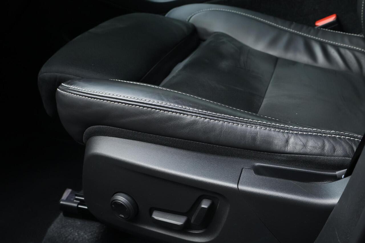 Volvo XC40 1.5 T5 Recharge R-Design / Pano