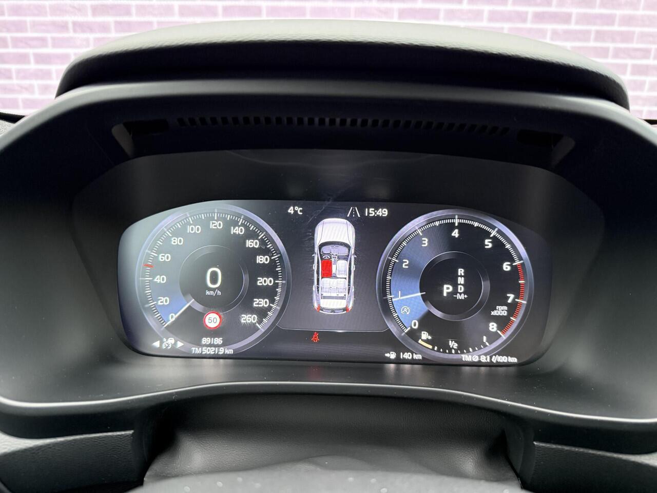 Volvo XC40 1.5 T2 R-Design | Keyless entry/start | Adaptief | BLIS | Stoelverwarming/stuurverwarming | 20"velgen | Extra getint glas | Apple carplay/android auto | Volvo on Call |