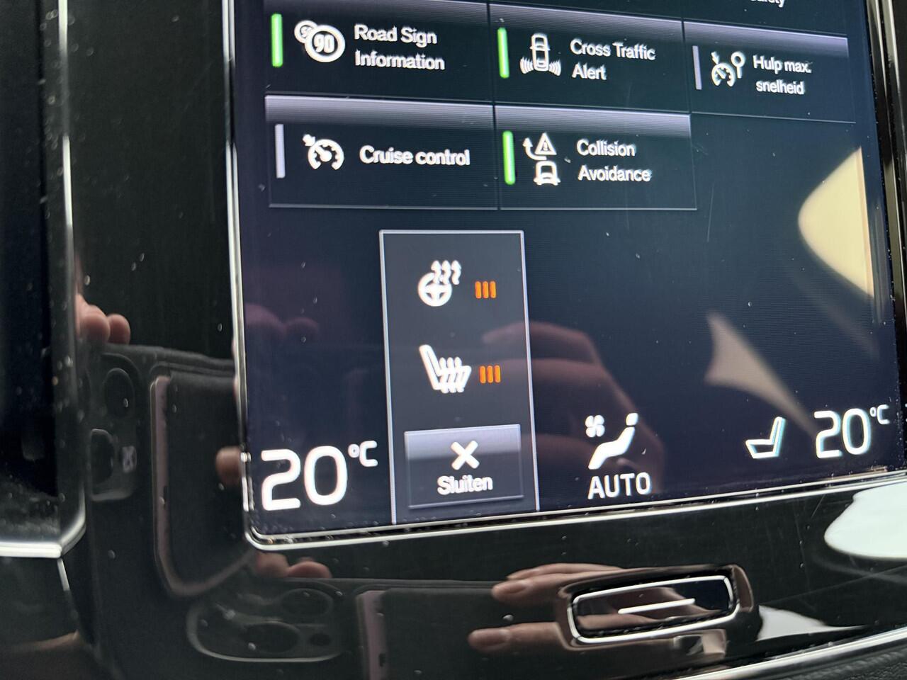 Volvo XC40 1.5 T2 R-Design | Keyless entry/start | Adaptief | BLIS | Stoelverwarming/stuurverwarming | 20"velgen | Extra getint glas | Apple carplay/android auto | Volvo on Call |