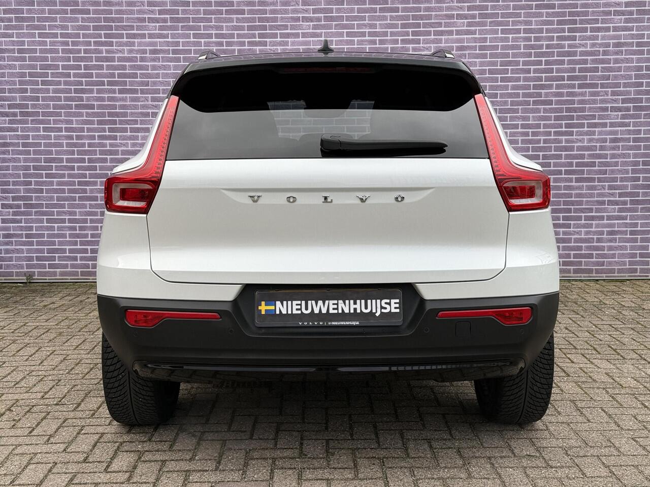 Volvo XC40 1.5 T2 R-Design | Keyless entry/start | Adaptief | BLIS | Stoelverwarming/stuurverwarming | 20"velgen | Extra getint glas | Apple carplay/android auto | Volvo on Call |