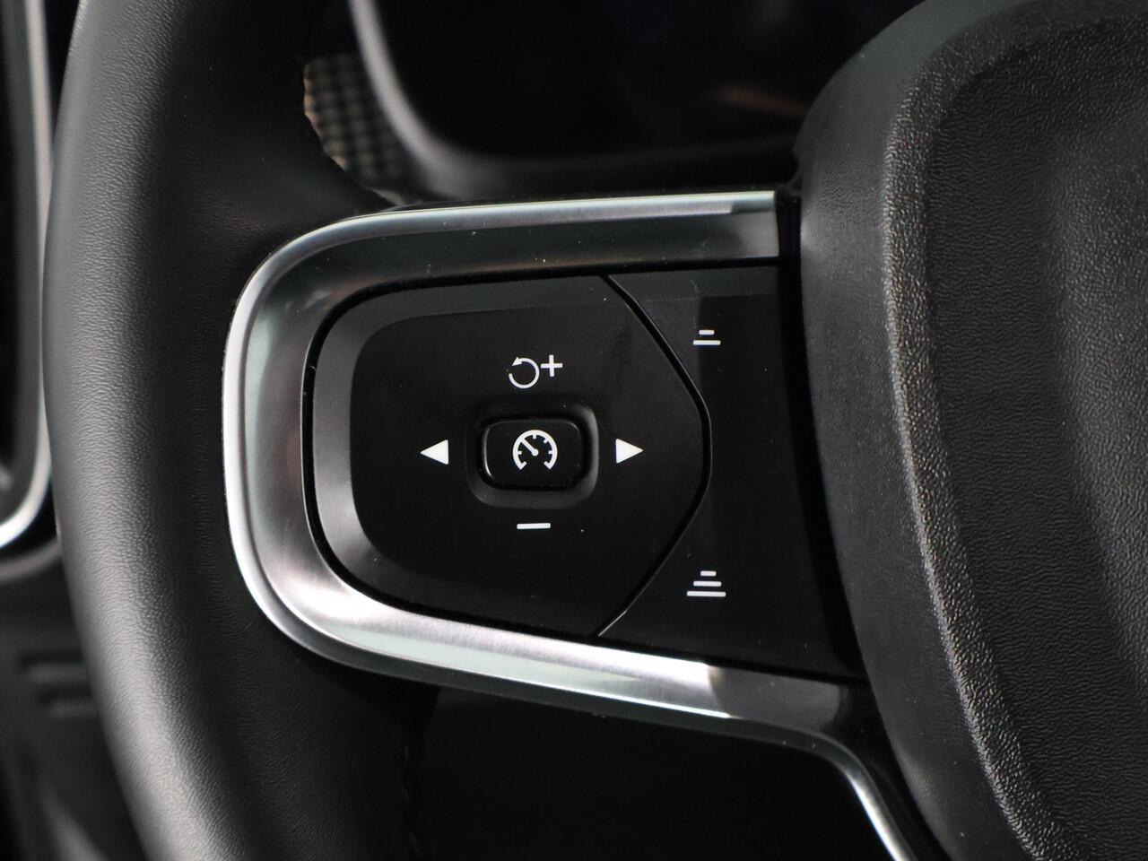 Volvo XC40 Recharge Core SOH 92% | Apple Carplay & AndroidAUTO | Dwarsstangen | Elektrische kofferklep | Camera |