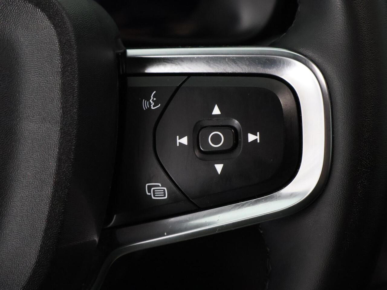 Volvo XC40 Recharge Core SOH 92% | Apple Carplay & AndroidAUTO | Dwarsstangen | Elektrische kofferklep | Camera |