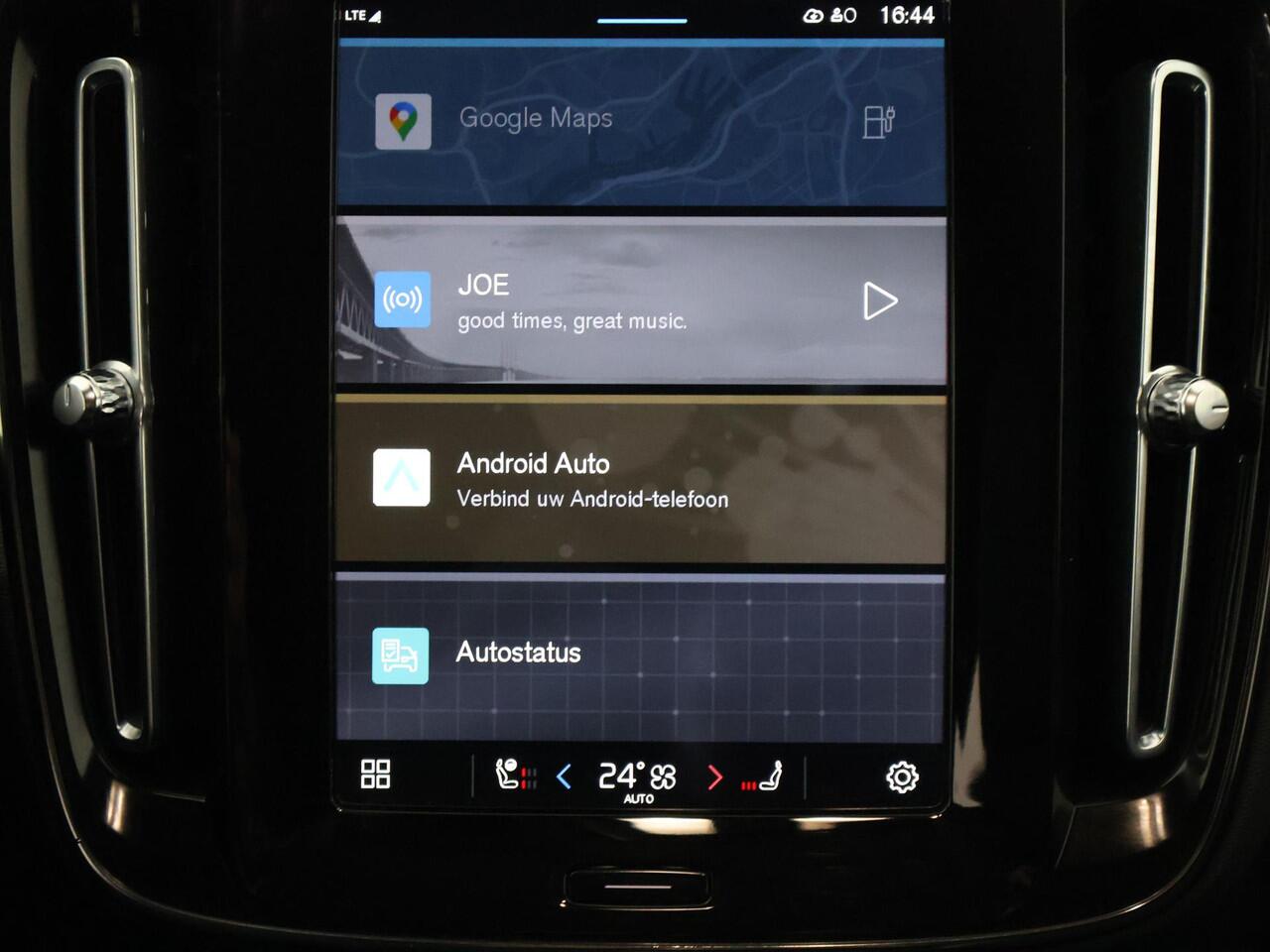 Volvo XC40 Recharge Core SOH 92% | Apple Carplay & AndroidAUTO | Dwarsstangen | Elektrische kofferklep | Camera |