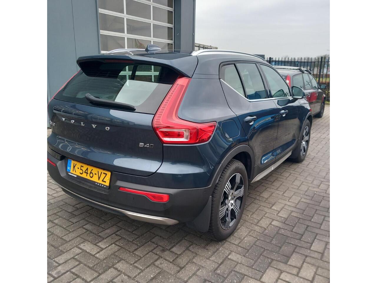 Volvo XC40 2.0 B4 AWD Inscription | Panoramadak | Harman Kardon Audio | 360 Graden Camera | Elektrisch Verstelbare Voorstoelen | Lederen Bekleding | Stoelverwarming | Navigatie | Apple Carplay | Android Auto