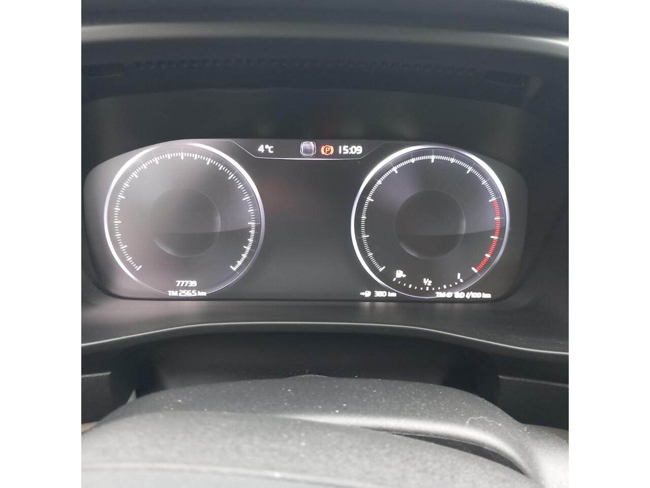 Volvo XC40 2.0 B4 AWD Inscription | Panoramadak | Harman Kardon Audio | 360 Graden Camera | Elektrisch Verstelbare Voorstoelen | Lederen Bekleding | Stoelverwarming | Navigatie | Apple Carplay | Android Auto