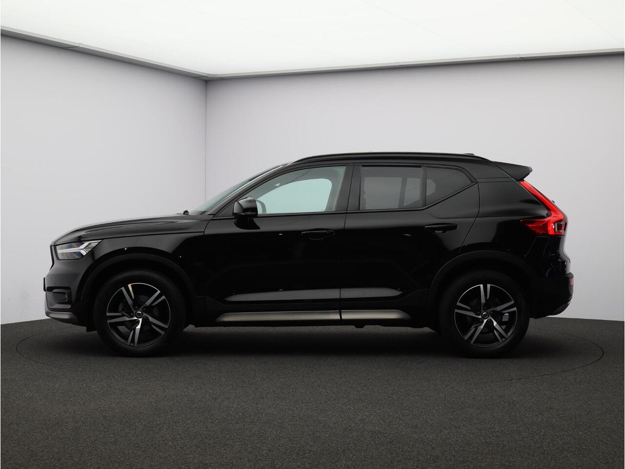Volvo XC40 1.5 T3 R-Design / Panoramadak / 360 Camera / Harman Kardon / Nubuck Bekleding / Adaptive Cruise / BLIS / Getint Glas /