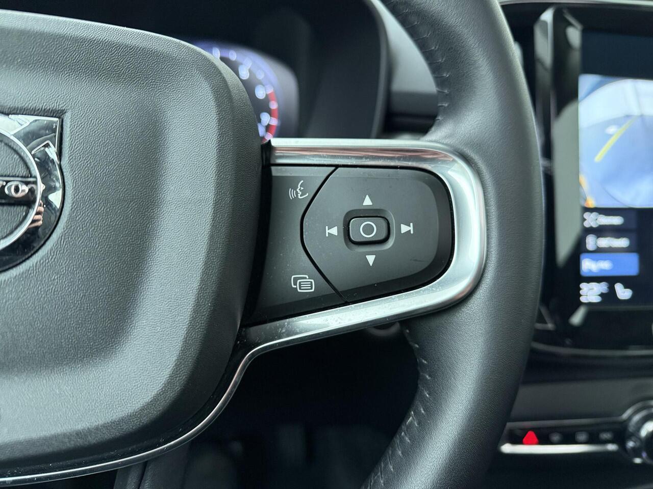 Volvo XC40 1.5 T3 Inscription | 163 PK | Automaat | Panoramadak | Lederen bekleding | Achteruitrijcamera |