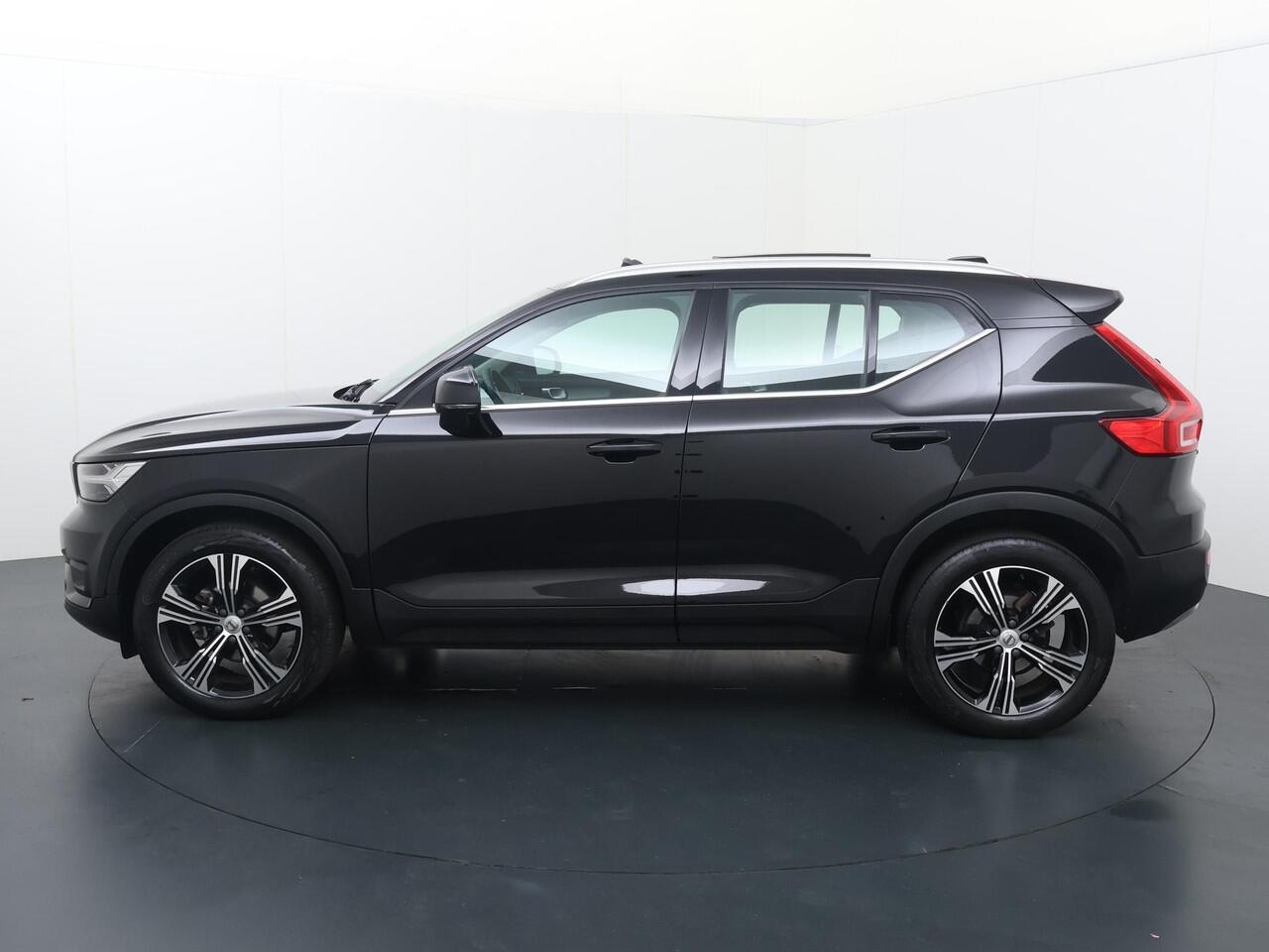 Volvo XC40 1.5 T3 Inscription | 163 PK | Automaat | Panoramadak | Lederen bekleding | Achteruitrijcamera |
