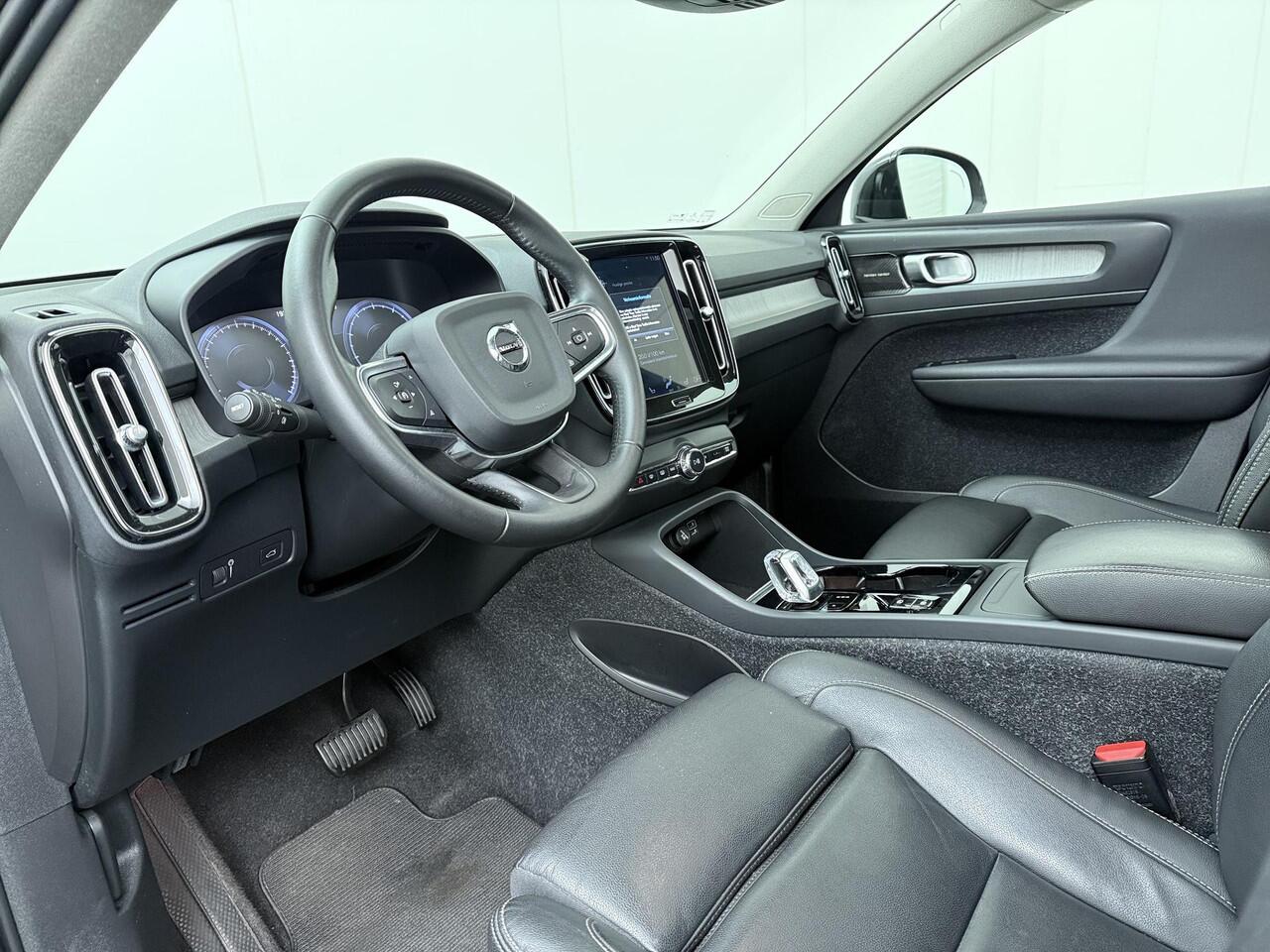 Volvo XC40 1.5 T3 Inscription | 163 PK | Automaat | Panoramadak | Lederen bekleding | Achteruitrijcamera |