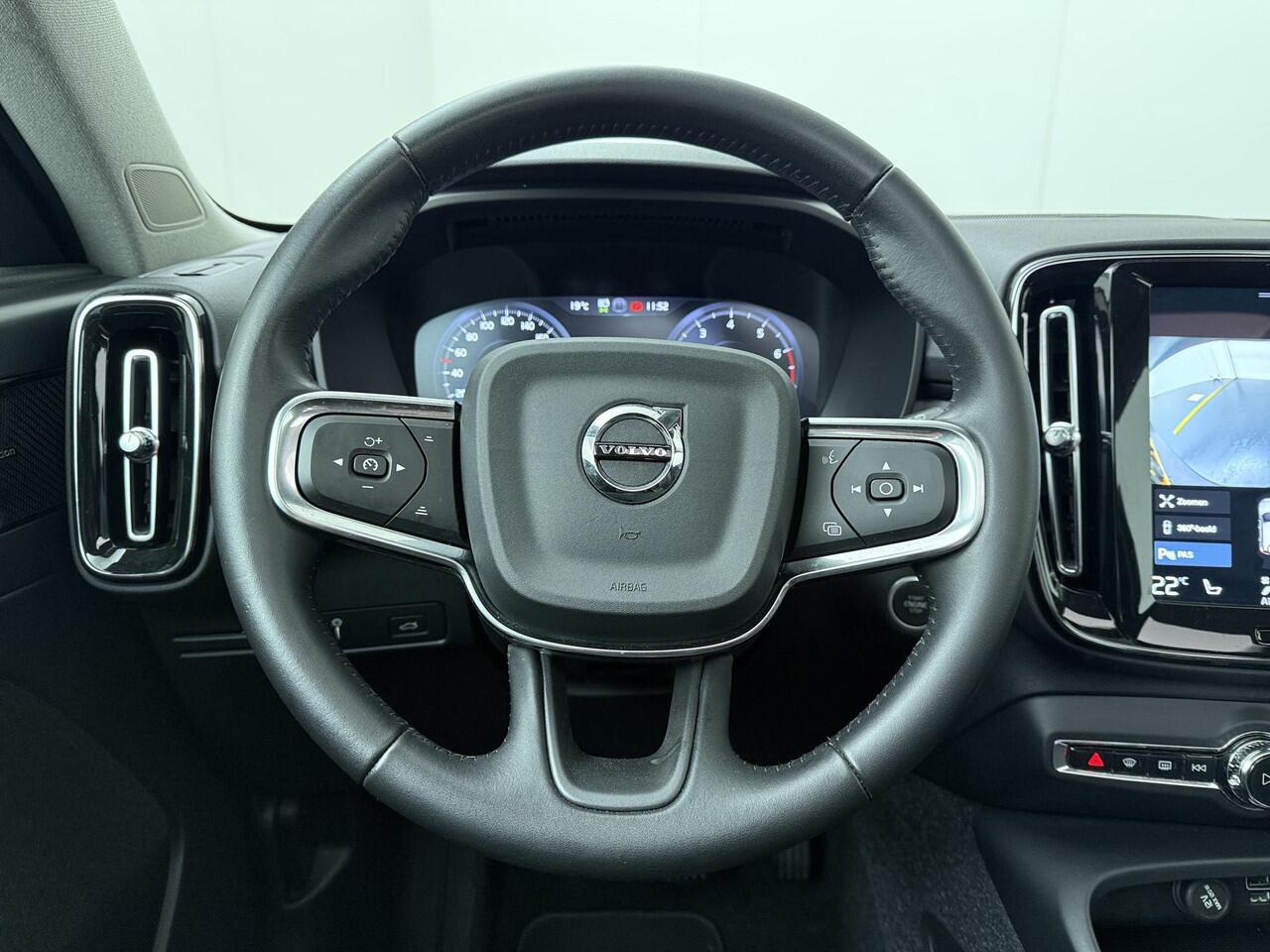 Volvo XC40 1.5 T3 Inscription | 163 PK | Automaat | Panoramadak | Lederen bekleding | Achteruitrijcamera |