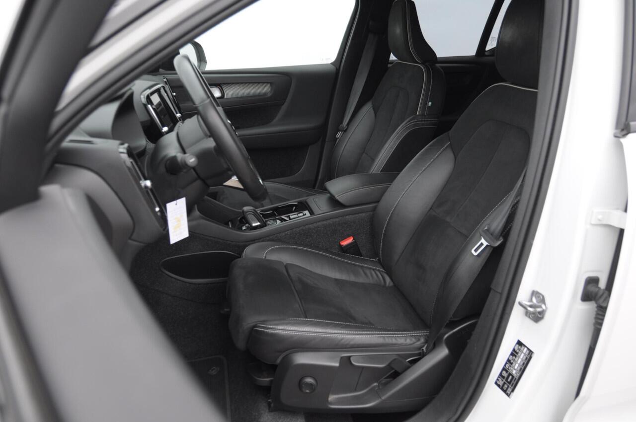 Volvo XC40 T3 163PK Automaat R-Design Adaptieve cruise control / Leder met alcantara bekleding / Parkeersensoren met camera / Trekhaak / stoel - en stuurverwarming / Apple carplay