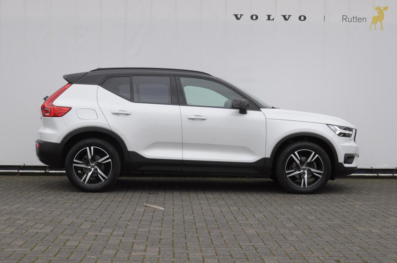 Volvo XC40 T3 163PK Automaat R-Design Adaptieve cruise control / Leder met alcantara bekleding / Parkeersensoren met camera / Trekhaak / stoel - en stuurverwarming / Apple carplay