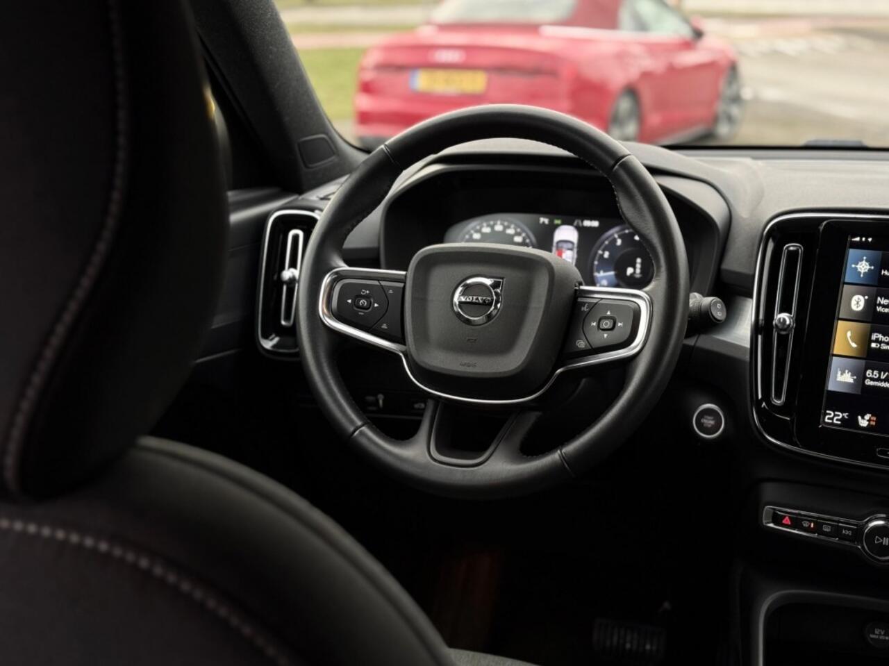 Volvo XC40 1.5 T2 TREKHAAK STUURVERWARMING 21INCH VELGEN