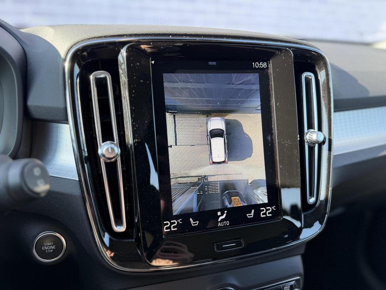 Volvo XC40 1.5 T4 Recharge R-Design Expression | Trekhaak | 360º Camera | Verwarmde Voorstoelen en Achterbank | Stuurverwarming | Navigatie | Keyless Entry | BLIS |