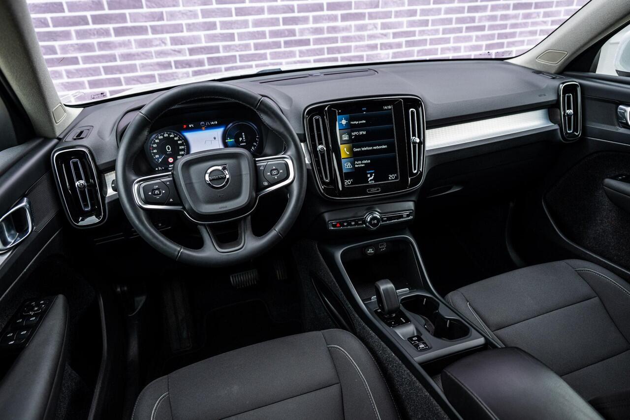 Volvo XC40 1.5 T5 Recharge Inscription Expression | Navigatie | Apple Carplay | Android Auto | Elektrische Achterklep | Lichtmetalen Velgen 18 inch | Parkeersensoren |