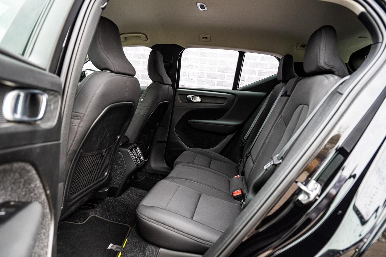 Volvo XC40 1.5 T2 Business Pro | Adaptieve Cruise Control | Navigatie | Apple Carplay | Android Auto | Stoelverwarming | LED Koplampen Adaptief | Verwarmde Voorruit | Elektrische Achterklep | BLIS