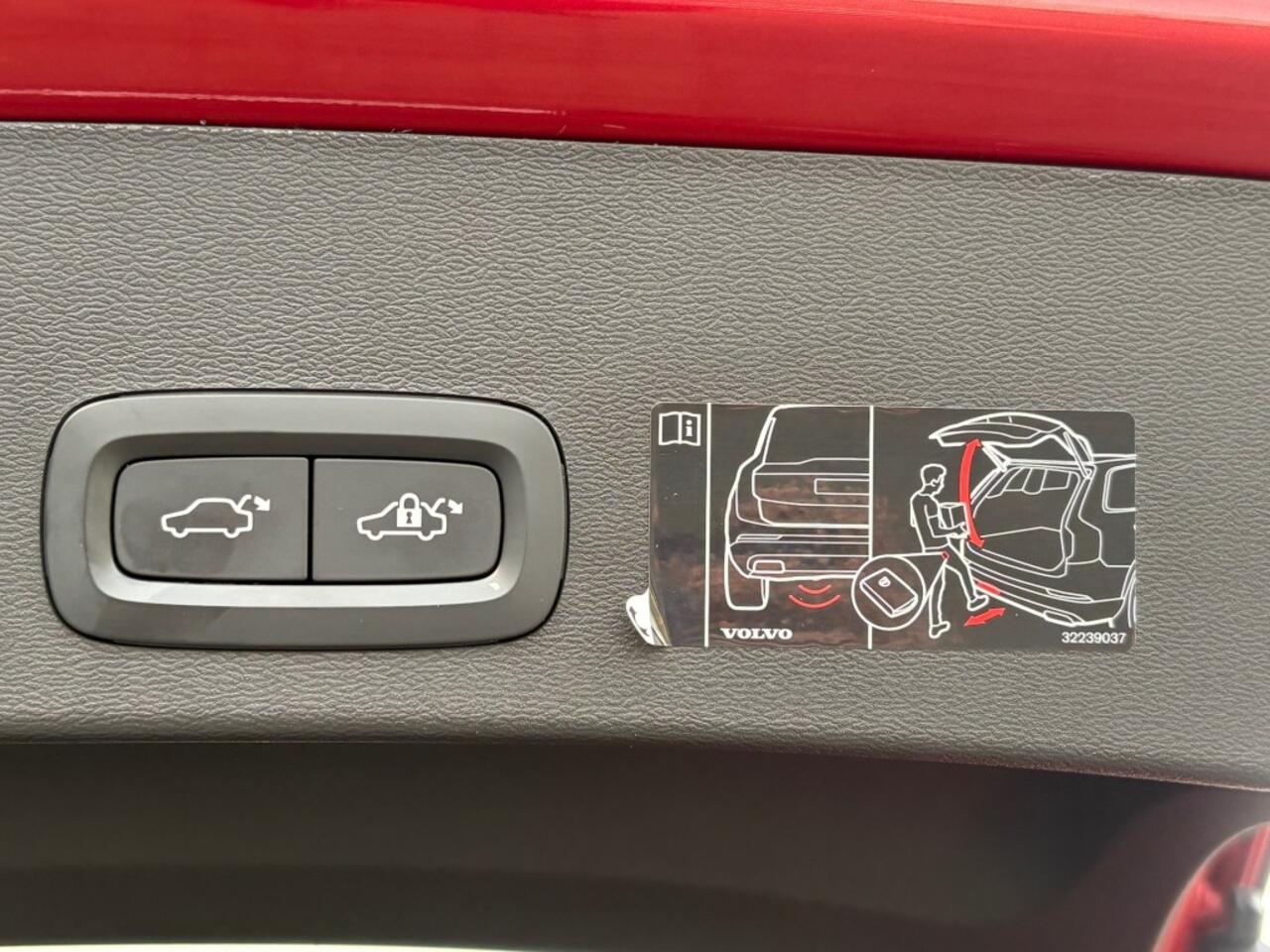Volvo XC40 2.0 B4 MHEV R-DESIGN 197PK AUT. NAVI CAMERA CARPLAY