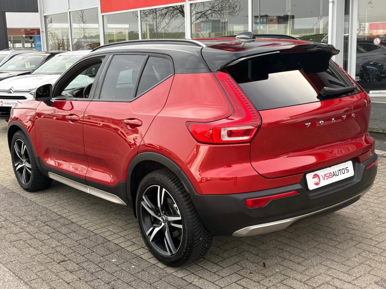 Volvo XC40 2.0 B4 MHEV R-DESIGN 197PK AUT. NAVI CAMERA CARPLAY