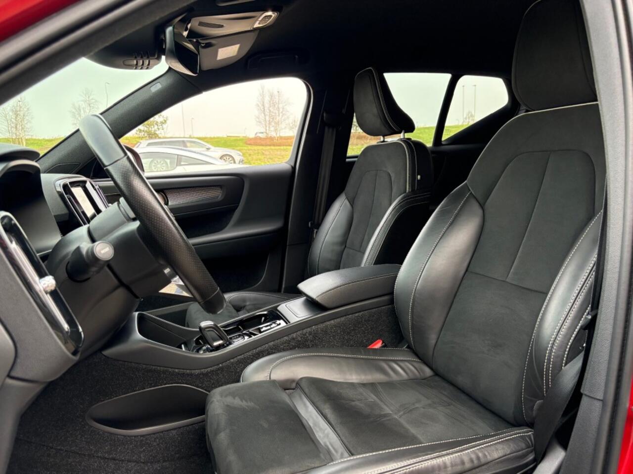 Volvo XC40 2.0 B4 MHEV R-DESIGN 197PK AUT. NAVI CAMERA CARPLAY