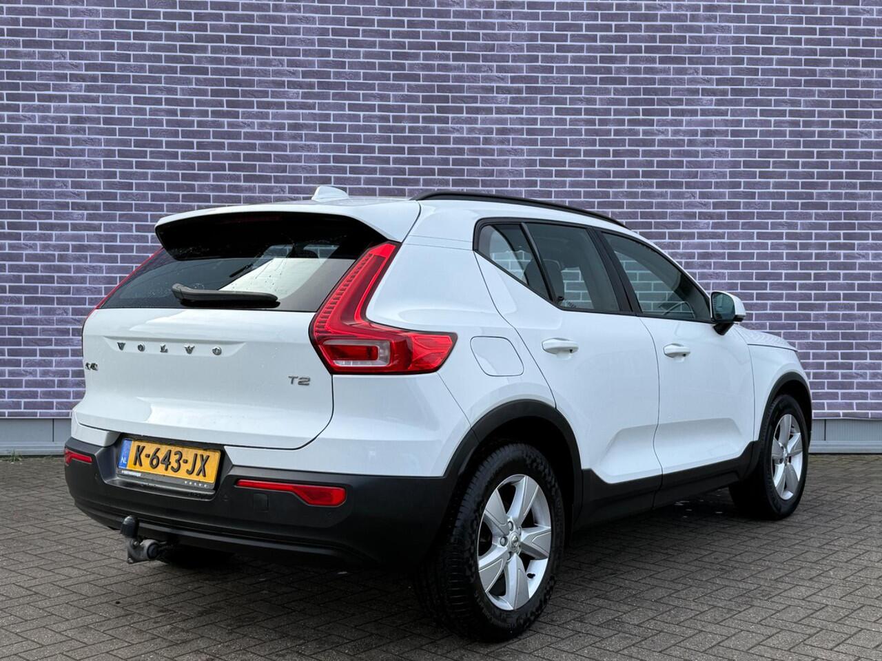 Volvo XC40 1.5 T2 Momentum Core | Trekhaak | Navigatie | Apple Carplay | Parkeersensoren achter | Dealeronderhouden | Cruise Control |