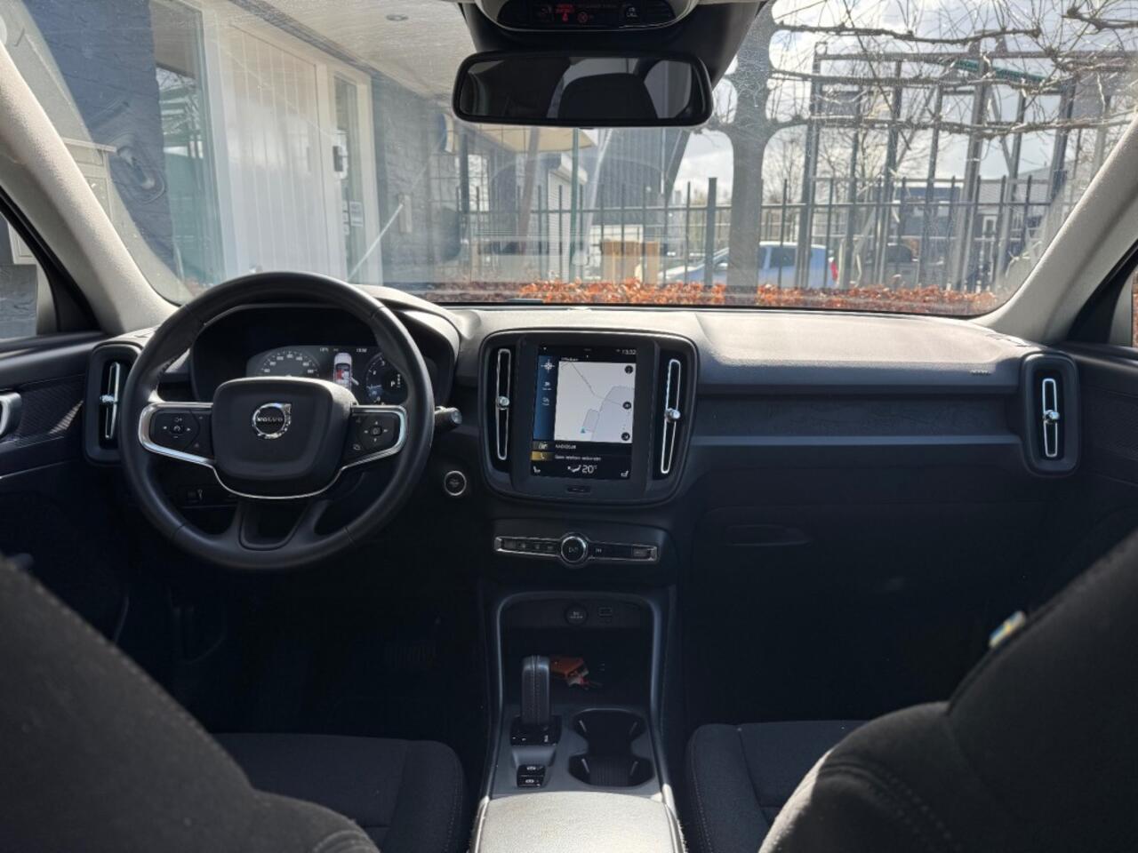 Volvo XC40 T2 Automaat Momentum + Camera + LED + D- glas + Navi - 2021