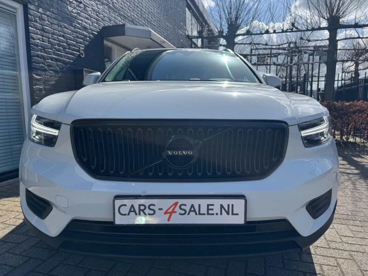 Volvo XC40 T2 Automaat Momentum + Camera + LED + D- glas + Navi - 2021